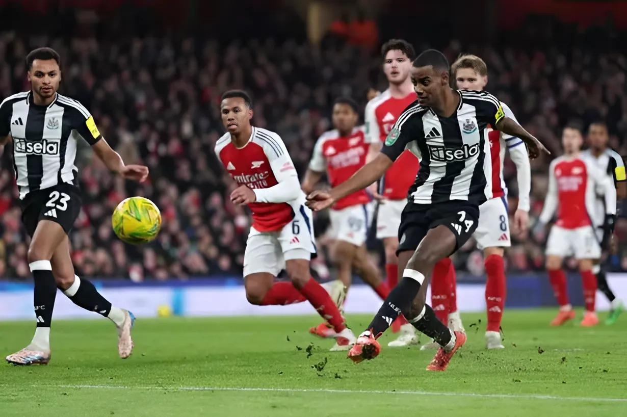 BREAKING: Arsenal are preparing a historic, record-breaking bid for Alexander Isak, with plans to set a new British transfer record, while Newcastle begin the search for a successor to their star striker.