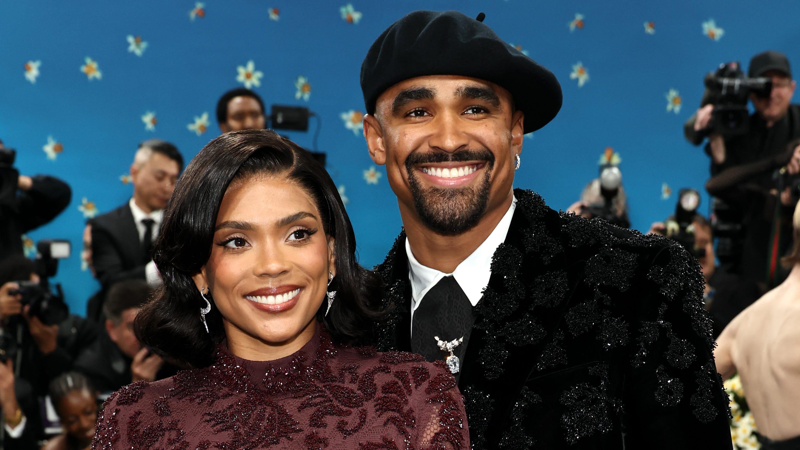 💥Jalen Hurts today welcomed a NEW MEMBER into his family. The Eagles quarterback couldn’t hide his happiness and expressed it with a DEEPLY MOVING 8-WORD MESSAGE to his wife, leaving everyone touched by the love he has for his family...vannguyen