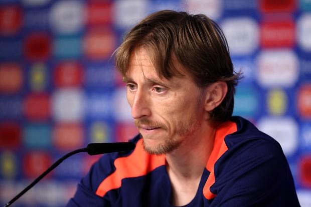 🚨 Luka Modric shocked everyone when he said of Arda Güler: “What happened to Güler is a crime against world football.” How can someone be so cruel and abandon a 20-year-old who carries the responsibility of an entire country on his shoulders? He also issued a 13-word warning that shocked the world and sparked intense debate. Arda Güler responded in just five minutes…