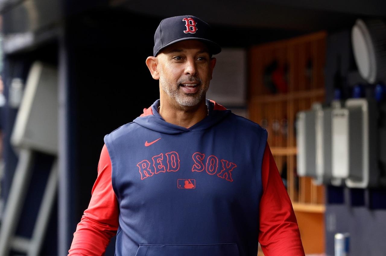 BREAKING: Alex Bregman asked coach Alex Cora to immediately remove 4 players from the squad after instability and poor performance at the pitcher position... leaving fans shocked. - Luxury Blogs