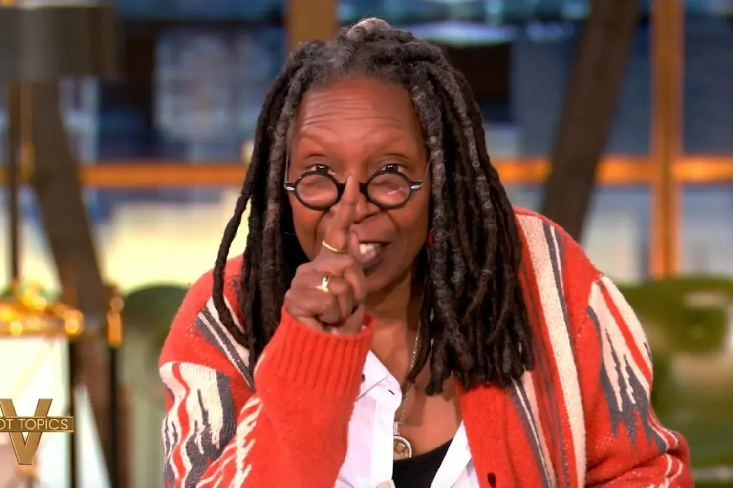 🔥 “He doesn’t deserve my respect,” declared Whoopi Goldberg categorically, immediately creating a tense atmosphere. She showed indifference toward the brilliant achievements of Lamine Yamal, who has brought glory to Spain. Just ten minutes after the show ended, Yamal posted a brief ten-word comment so sharp that it left Whoopi Goldberg embarrassed and sparked a wave of outrage on social media.