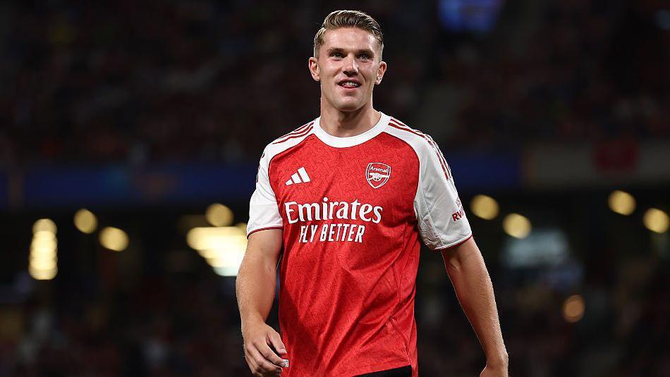 FLASH INFO🔴 The number 1 football star, Viktor Gyökeres, donated the entire 11.9 million dollars from bonuses and sponsors to “Onward Home,” a homeless shelter in Houston, Texas, to raise funds to build 150 houses with 300 beds… “I have witnessed the effects of homelessness with my own eyes when I was a child, and I know what it would be like if I couldn’t afford it. No one should have to sleep on the sidewalk.”