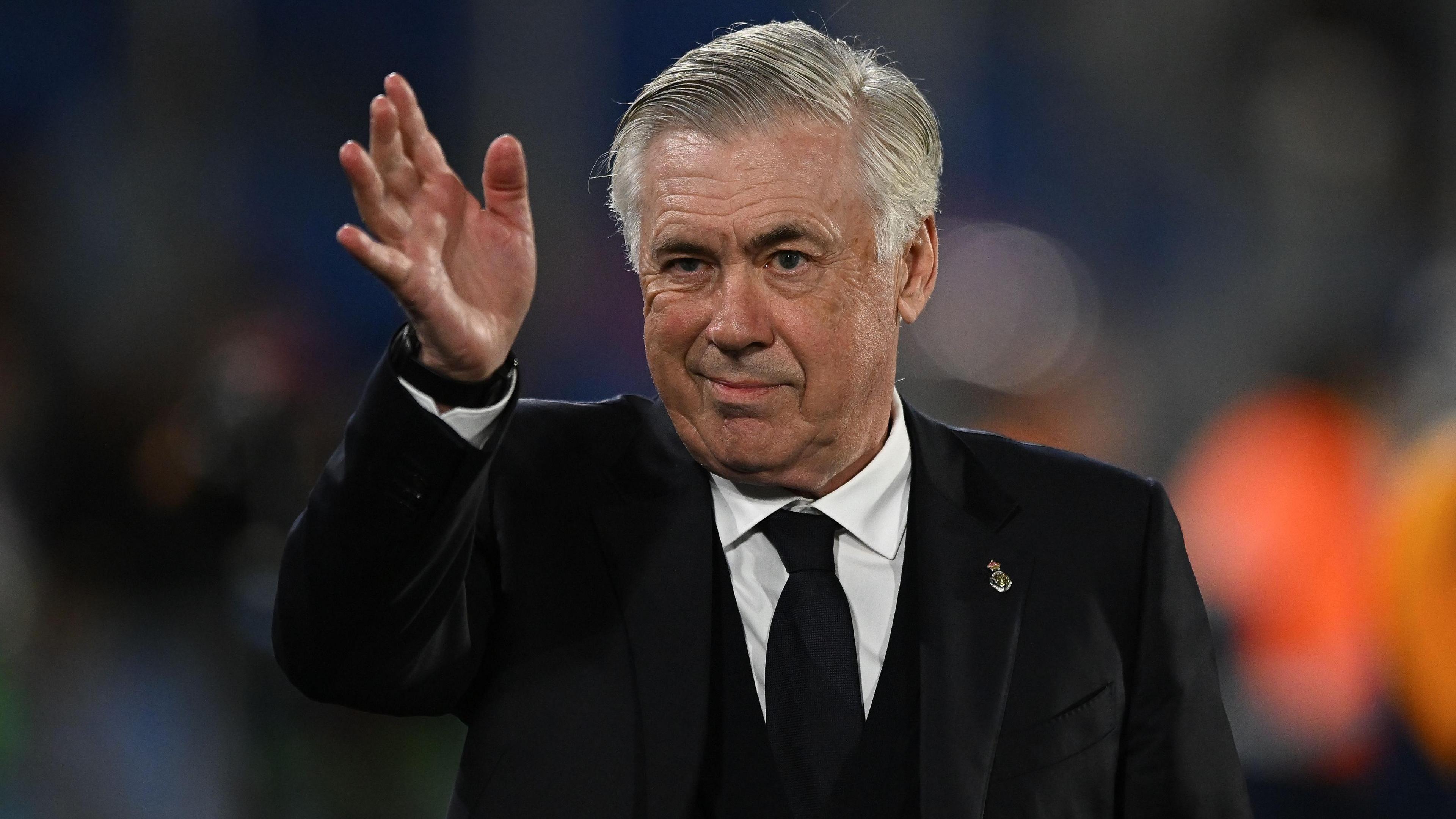 SURPRISE: Coach Carlo Ancelotti watched the Chelsea vs Bayern match. After the dismal performance of the London team, Coach Enzo Maresca openly criticized Trevoh Chalobah, calling him a “ridiculous clown” after countless failed ball control moments and an unbelievable missed opportunity. Immediately, Ancelotti reacted directly, leaving Maresca visibly surprised. - Sportsrock