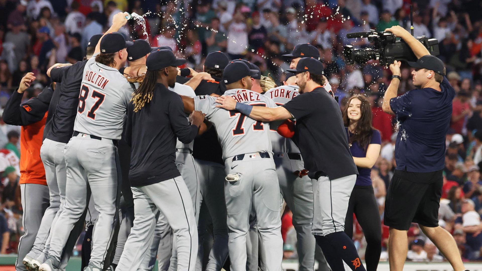 Tigers clinch playoff berth with 2-1 win over Red Sox in Game 161 and avert September collapse - Luxury Blogs