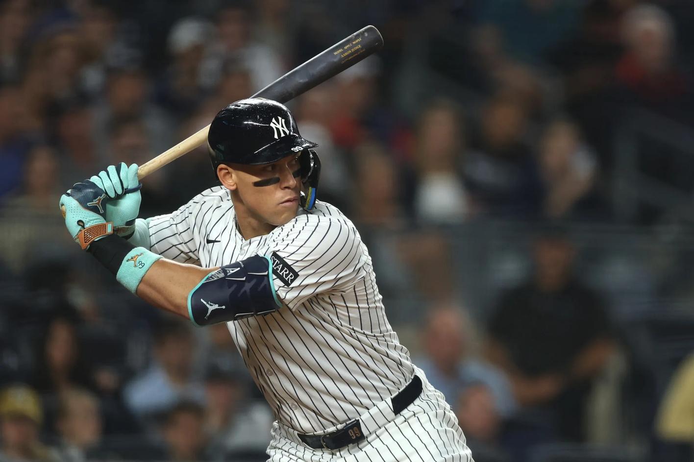 Red Sox OFFICIALLY ANNOUNCED ace pitcher Garrett Crochet will be the starter for Game 1 of the AL Wild Card series against the New York Yankees. Alex Cora revealed two special details about the Yankees' powerful offense, especially right-handed hitters like Aaron Judge. - Luxury Blogs