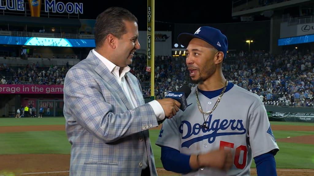 BREAKING NEWS: Los Angeles Dodgers star Mookie Betts and his wife traveled to Texas to adopt a 3-year-old baby whose parents were swept away by floodwaters — he only needed one look at the baby’s photo on social media before jumping on a private plane, and what he did next left millions stunned… - Luxury Blogs