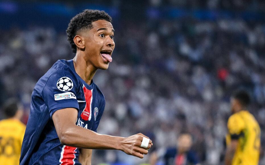 Barcelona midfielder Pedri strongly criticized three PSG players and claimed they had used doping products during yesterday’s match. ‘I HAVE PROOF OF THIS, I CONFIRM IT…’ declared the Spanish player, sparking real turmoil within PSG. Immediately, young forward Senny Mayulu reacted firmly with a decisive response, silencing Pedri on the spot…