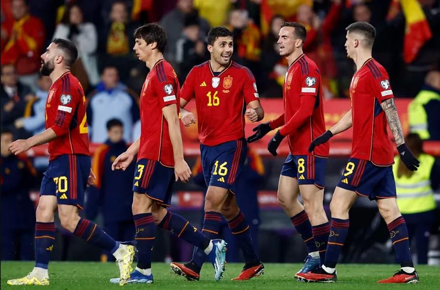 Coach Luis De La Fuente has announced that in this FIFA window he will not call up two BARÇA players to the national team for a special reason. Luis De La Fuente said: “I know they are in good form at Barça, but I cannot call them up to the national team…” – Luis De La Fuente’s words surprised everyone when they learned the truth behind this decision.
