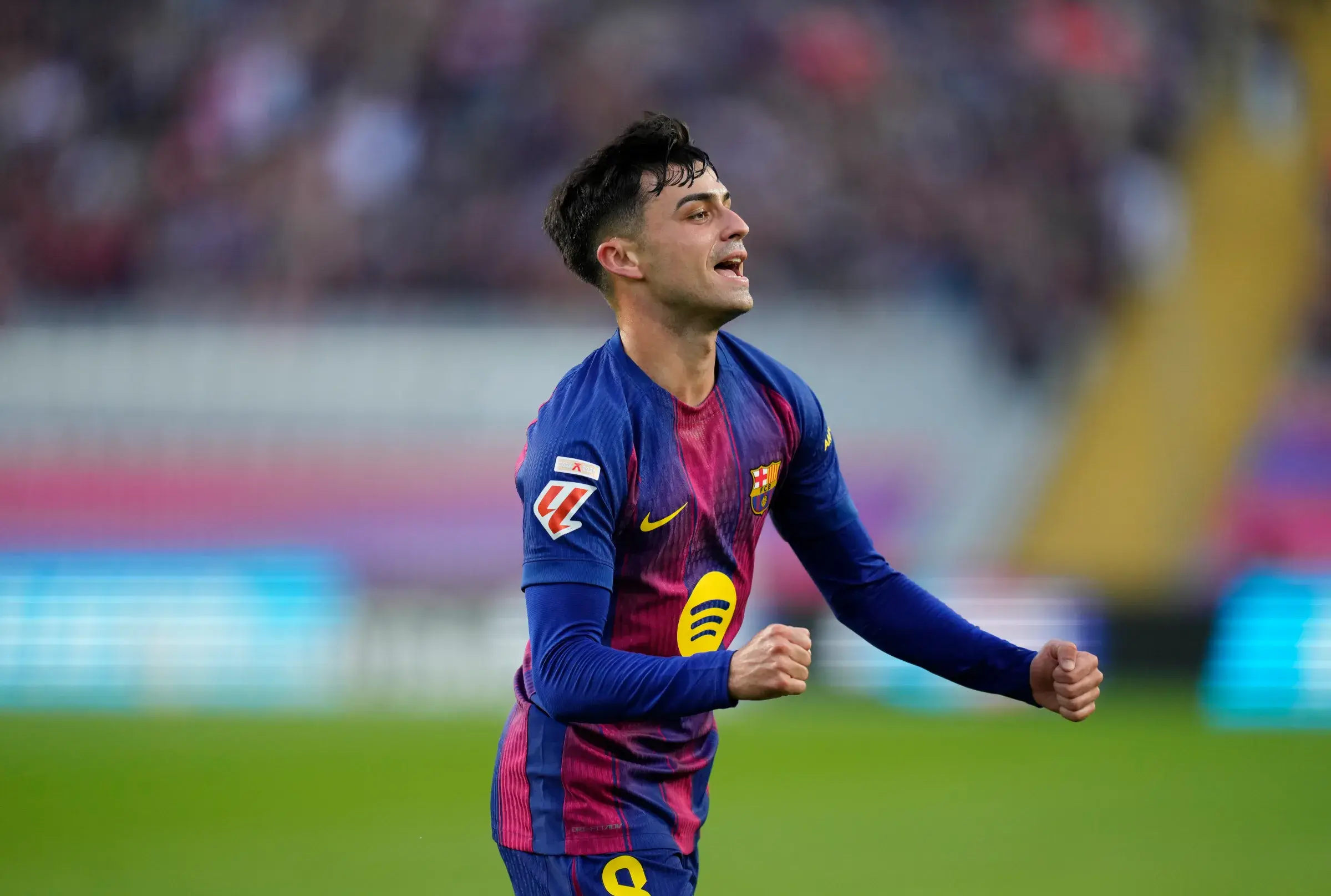 “SHUT UP, BOY!” – Carvajal shocked the Spanish football world by launching a series of authoritative words directly at Barça’s young star, Pedri. Although he attempted to respond, Pedri ultimately bowed his head and remained silent in the face of Carvajal’s 17 razor-sharp remarks that left everyone completely silent.