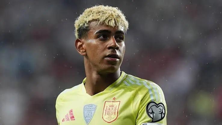 LATEST NEWS 🚨‼️ Lamine Yamal has just revealed that he has decided to withdraw all his assets from his mother’s name and register them in a joint account with his girlfriend, Nicki Nicole. (According to unconfirmed sources) Nicki Nicole pointed out to Lamine Yamal that he is already 18 years old and she is 25, so they should start building a future together. She also added that an adult man like him doesn’t need his mother’s control like a child 🥲. Lamine Yamal currently has a net worth of 8 million dollars, while Nicki Nicole has only 3 million dollars, but she has been generous enough to register everything in a joint account with Lamine Yamal. Nicki Nicole is only 7 years older than Lamine Yamal. Therefore, they are starting to build a future together with a starting point of 11 million dollars 😆.