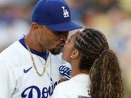 BREAKING NEWS: Los Angeles Dodgers star Mookie Betts and his wife traveled to Texas to adopt a 3-year-old baby whose parents were swept away by floodwaters — he only needed one look at the baby’s photo on social media before jumping on a private plane, and what he did next left millions stunned… - Luxury Blogs