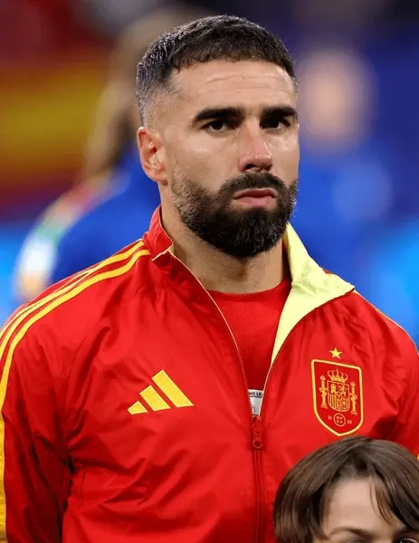 “SHUT UP, BOY!” – Carvajal shocked the Spanish football world by launching a series of authoritative words directly at Barça’s young star, Pedri. Although he attempted to respond, Pedri ultimately bowed his head and remained silent in the face of Carvajal’s 17 razor-sharp remarks that left everyone completely silent.