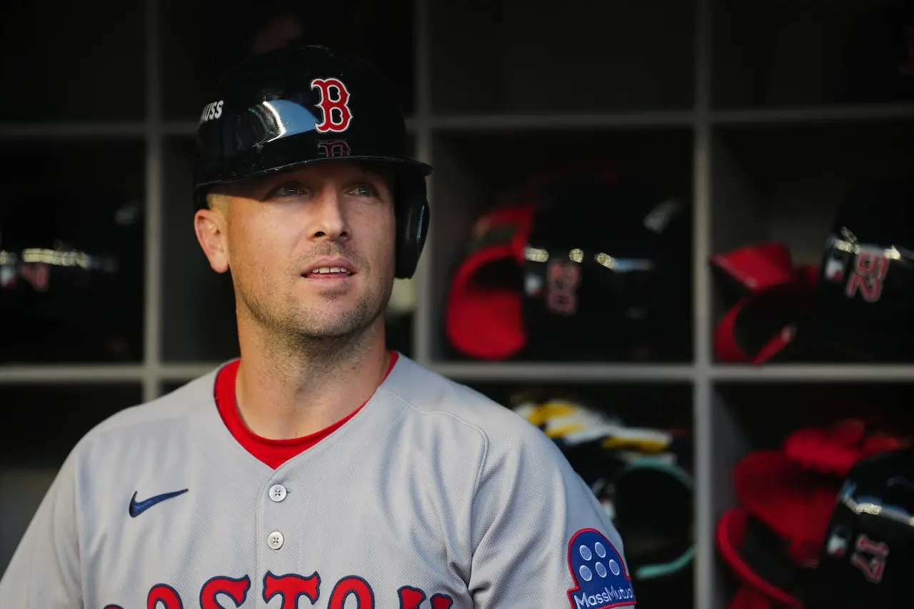 When Alex Bregman’s Footsteps Echoed Through Fenway in a Silence So Heavy It Felt Like the Collapse of an Empire, Boston Realized Their Future Hung on a Single Choice as a Stunning Secret Offer From the North Threatened to Steal Their Crown and Rewrite the Fate of a Franchise Built on Hope, Loyalty, and the Fragile Dream of a Dynasty Not Yet Born -congthang123