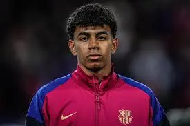 “ESE PREMIO YA NO ES JUSTO. CREO QUE COMETIERON UN ERROR AL DARSELO A DEMBÉLÉ…” — Lamine Yamal ha criticado públicamente los resultados de la ceremonia de los The Best 2025. La estrella del Barcelona declaró que Ousmane Dembélé no merece el premio al Mejor Jugador Masculino del Año y afirmó que otro nombre era mucho más merecedor de ese honor. Casi de inmediato, el propio Dembélé respondió a Yamal con un mensaje de 10 palabras, dejando a Yamal furioso y sin palabras…