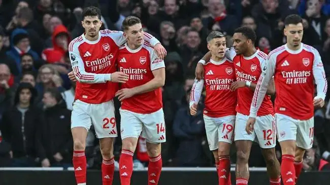 Explosive shock at the Emirates! Concerns are rising at Arsenal ahead of the clash vs Tottenham Hotspur… Declan Rice has shaken the dressing room and issued a stern warning to Mikel Arteta, insisting that this player must not feature against Tottenham, saying: “We’re basically playing with only 10 men whenever he’s on the pitch!” 😱 The English midfielder believes his teammate has become a serious threat to the Gunners’ season, putting enormous pressure on Arteta ahead of this decisive match at the Emirates Stadium. 😳 - Luxury Blogs