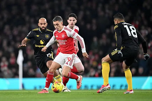 🔴🚨 “ONE MATCH – ONE HISTORICAL SENTENCE.” 👉 Referee Craig Pawson, who officiated the match between Arsenal and Manchester United, received an EXTREMELY SEVERE disciplinary action after a series of serious violations. 🔴 An unprecedented sentence in Premier League history... Read the full story in the comments 👇 - Luxury Blogs